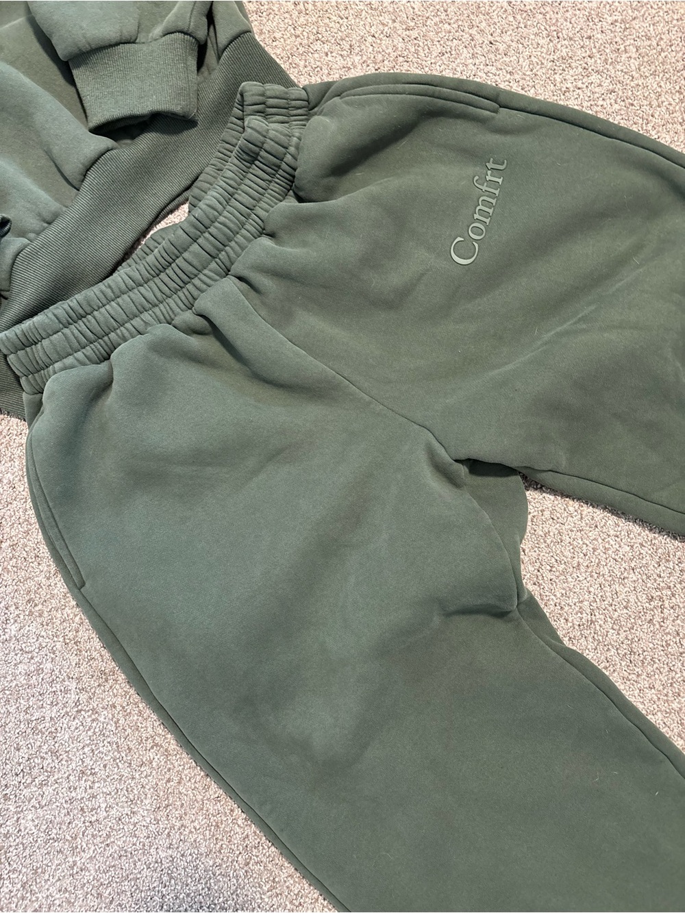 Comfrt Olive Green Women's Sweatsuit medium - Picture 2 of 5